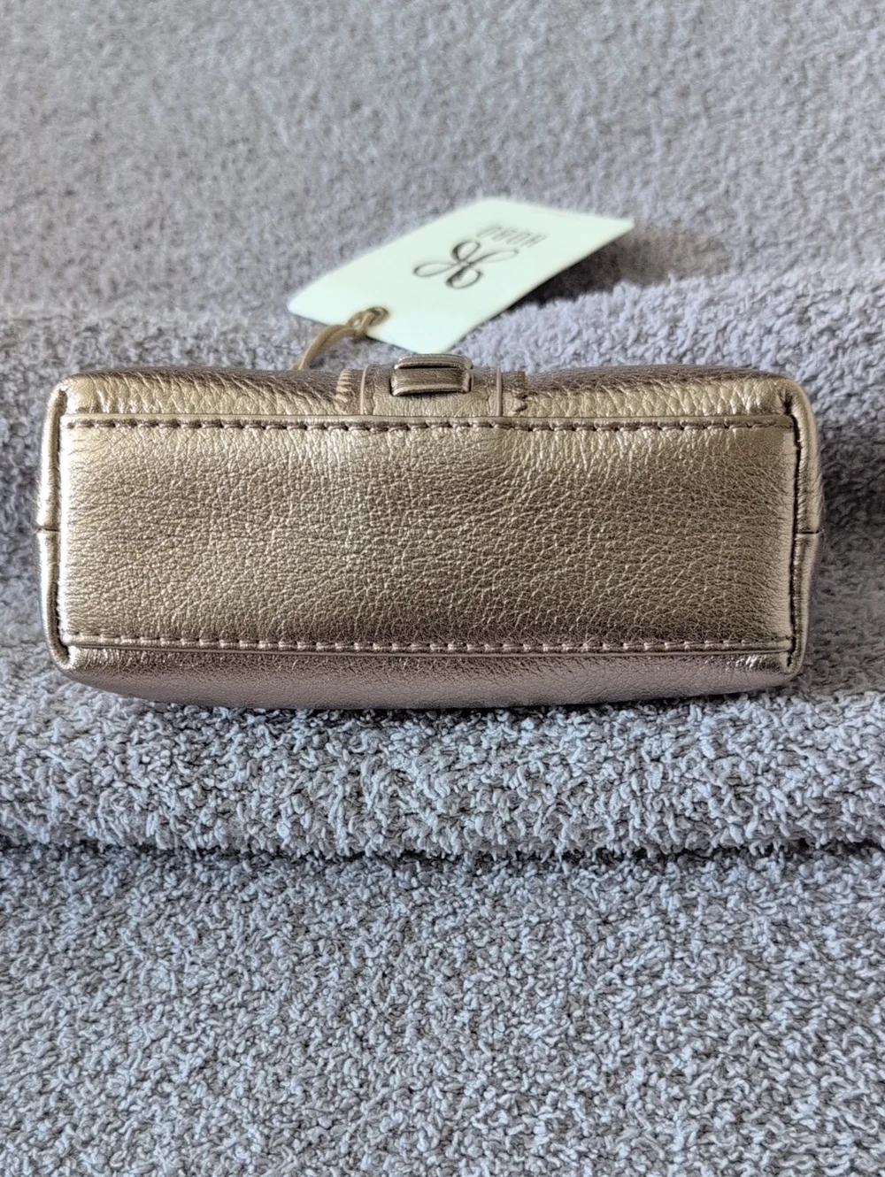 NWT HOBO Nila Pouch In Cameo Quartz